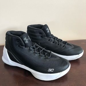 New! Under Armour 1274061-006 Youth Curry 3 7Y